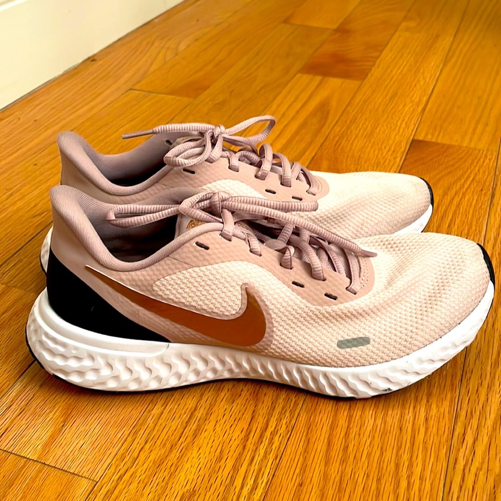 Nike sneakers, excellent condition